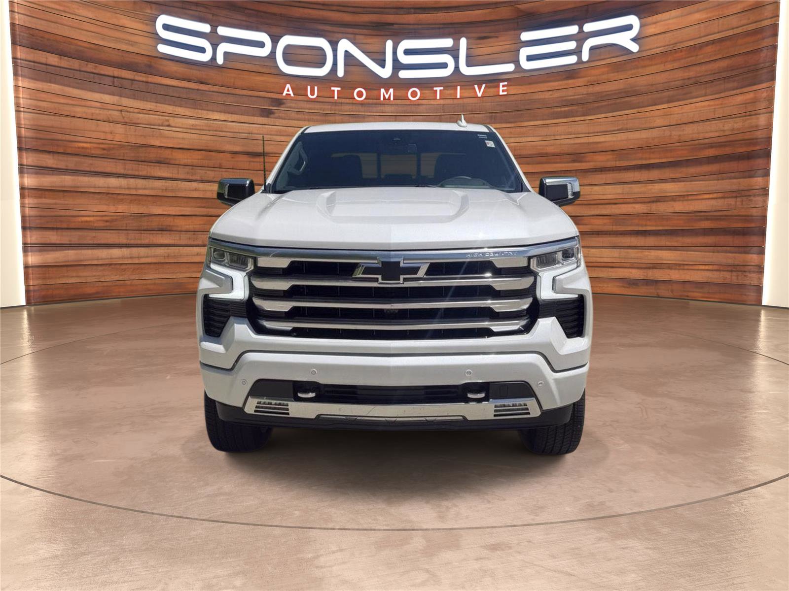 Used 2025 Chevrolet Silverado 1500 High Country w/ High Country Premium Package AWD/4WD image 2