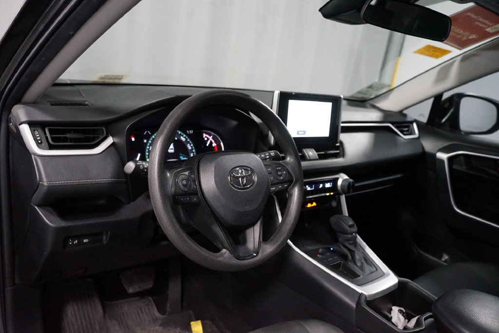 Used 2024 Toyota RAV4 LE FWD image 7