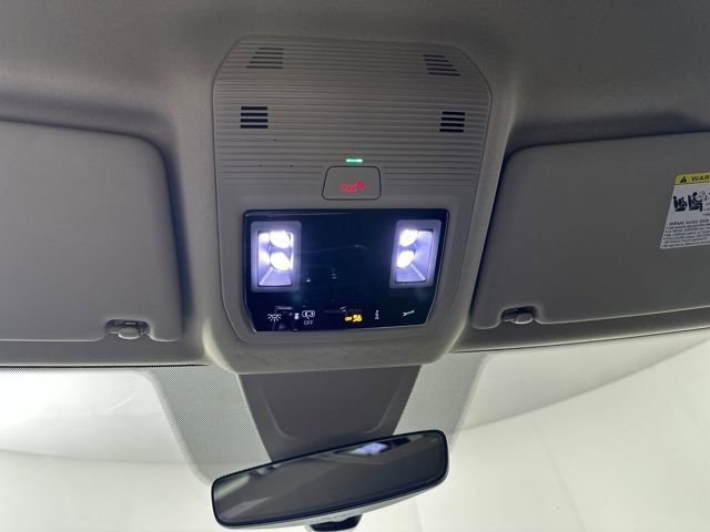 Used 2025 Volkswagen Atlas SE image 24