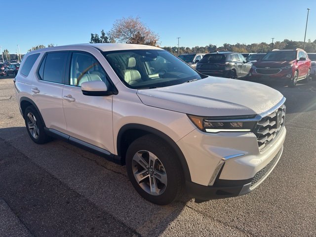 Used 2025 Honda Pilot EX-L image 2
