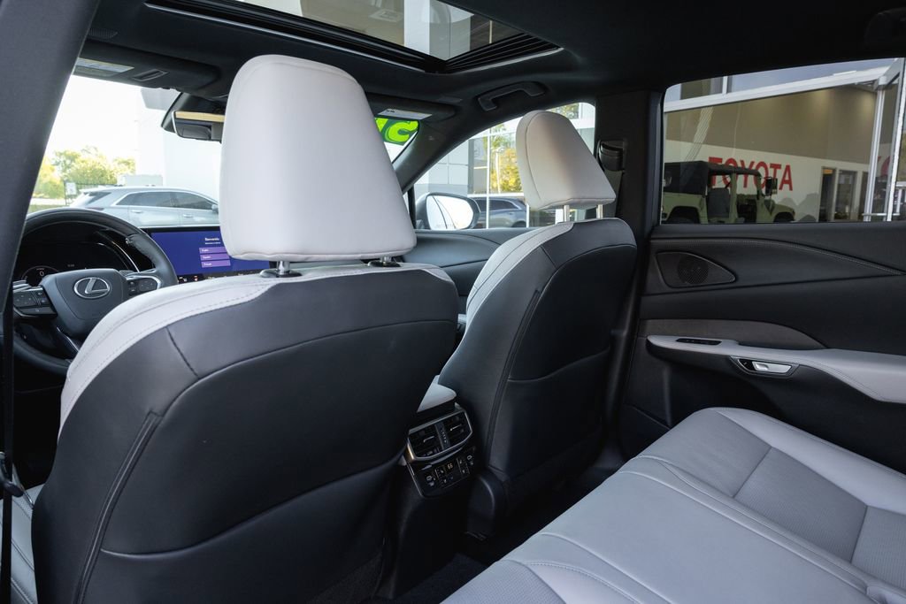 Used 2023 Lexus RX 350 w/ Cold Area Package image 22