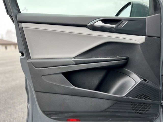 Used 2022 Volkswagen Taos SEL w/ Panoramic Sunroof Package image 9