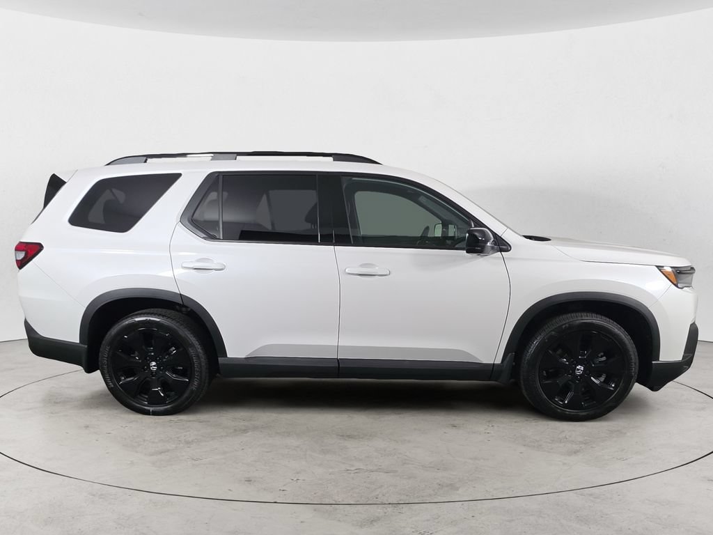 Used 2026 Honda Pilot Black Edition image 4