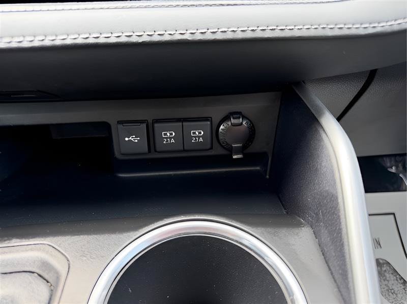 Used 2021 Toyota Highlander XLE FWD image 43