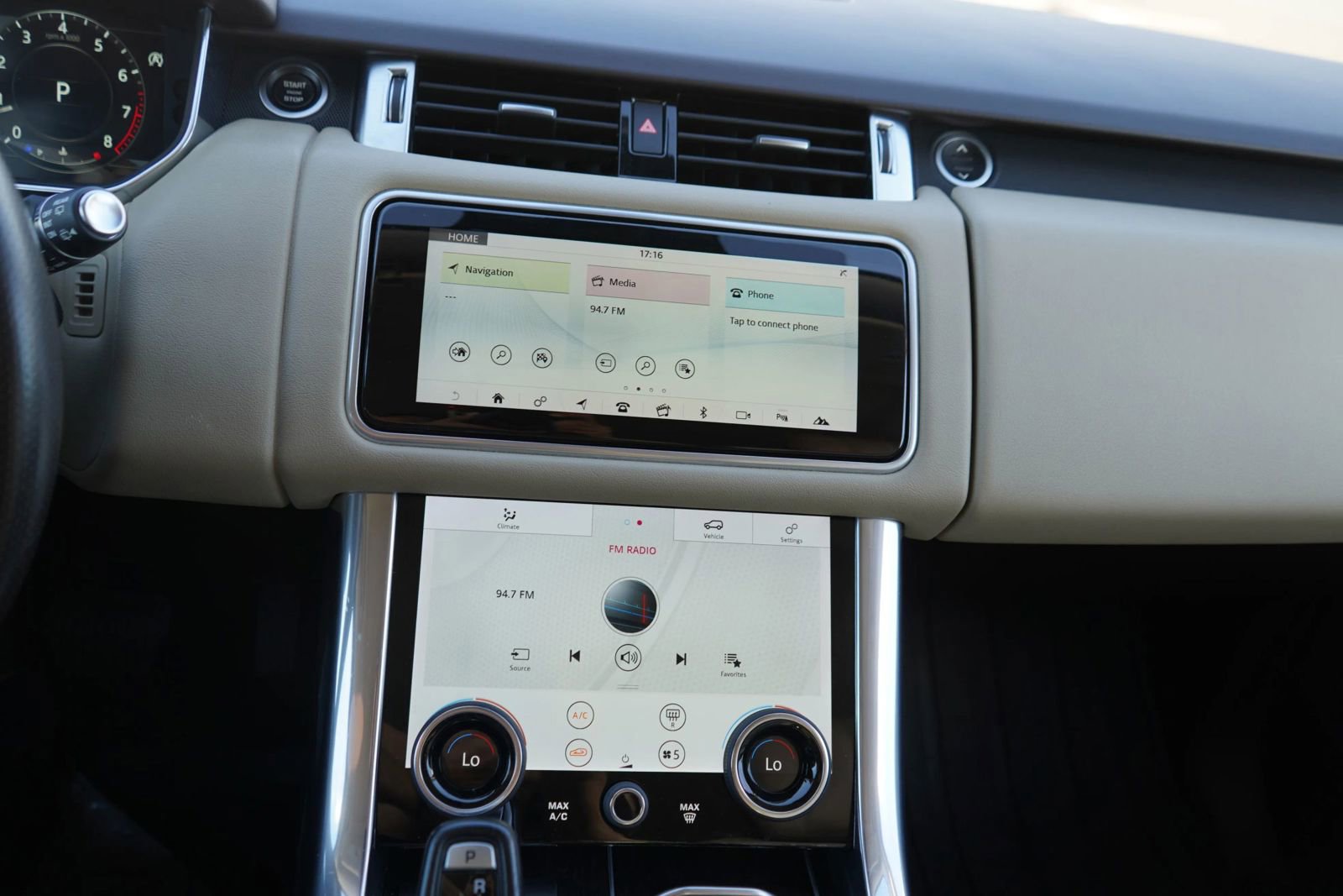 Used 2019 Land Rover Range Rover Sport SE image 9