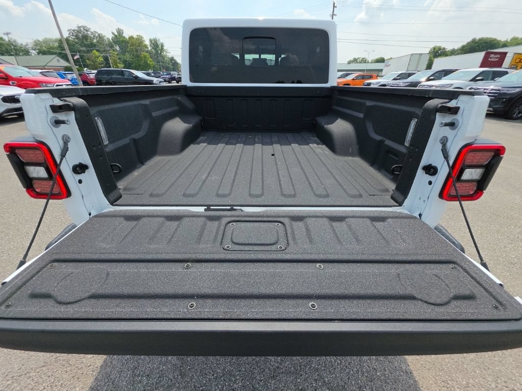 Used 2023 Jeep Gladiator Overland AWD/4WD image 15