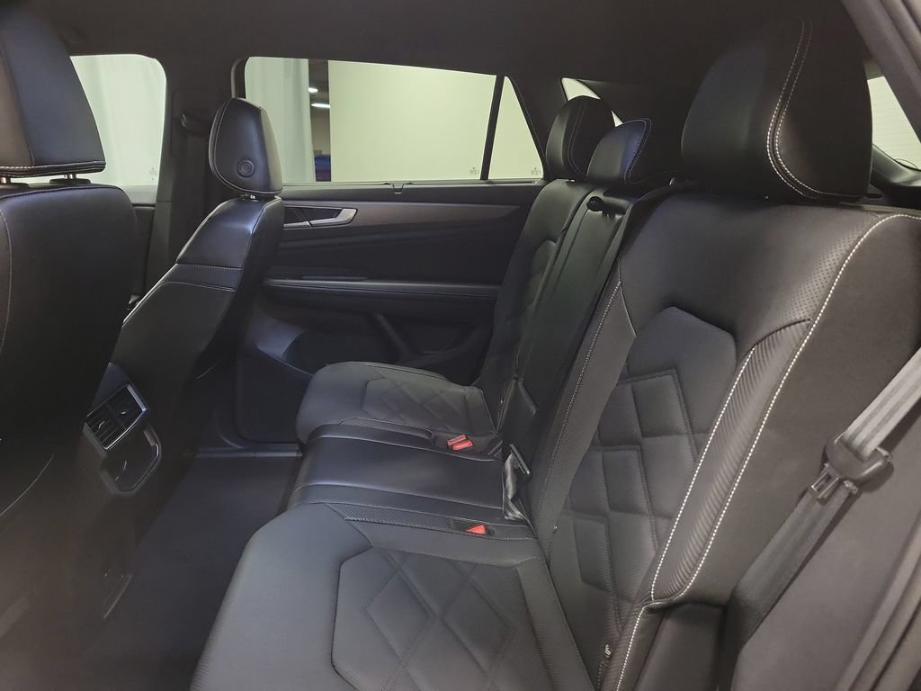 Used 2024 Volkswagen Atlas Cross Sport SE FWD image 28