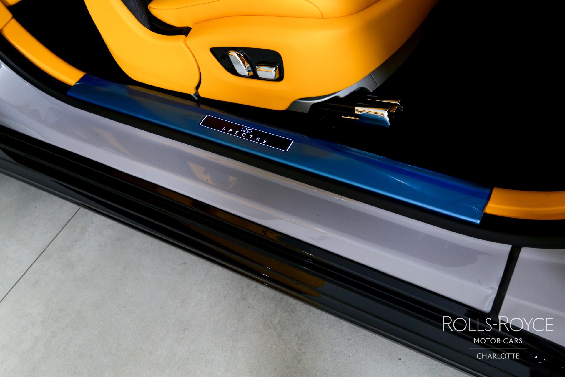 New 2025 Rolls-Royce Spectre Black Badge w/ Spectre Enhancement Package image 28