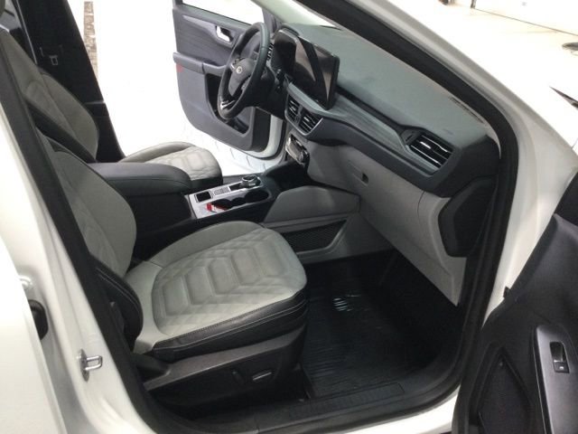 Certified 2023 Ford Escape Platinum w/ Premium Technology Package image 11