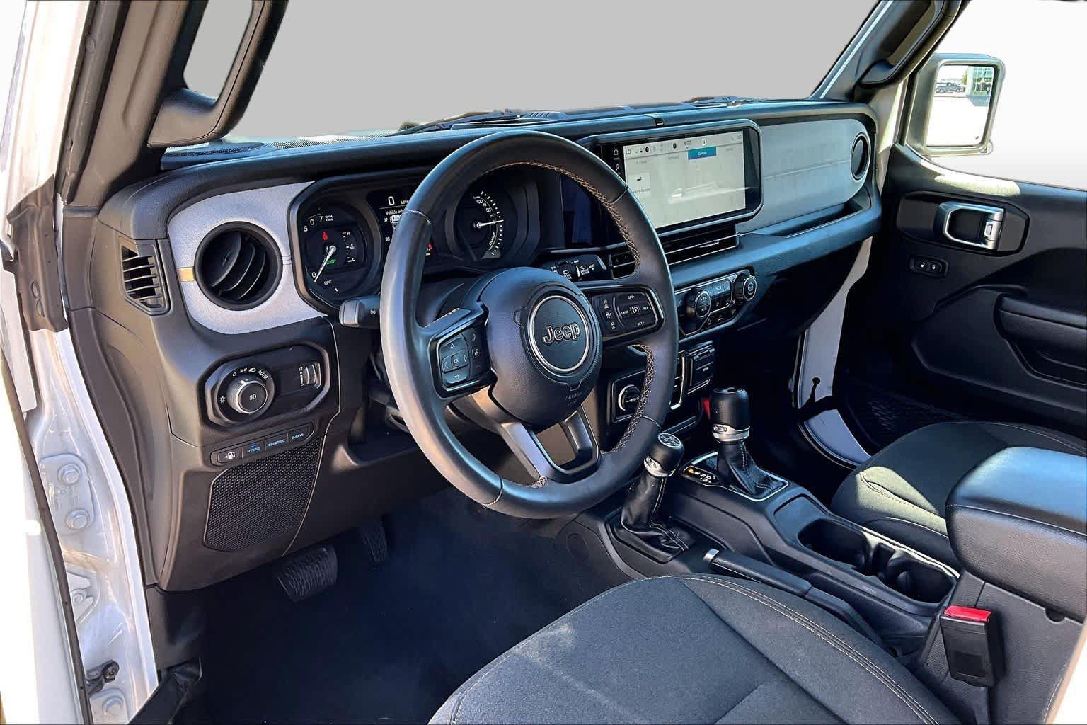 Used 2024 Jeep Wrangler Unlimited w/ Convenience Group AWD/4WD image 16