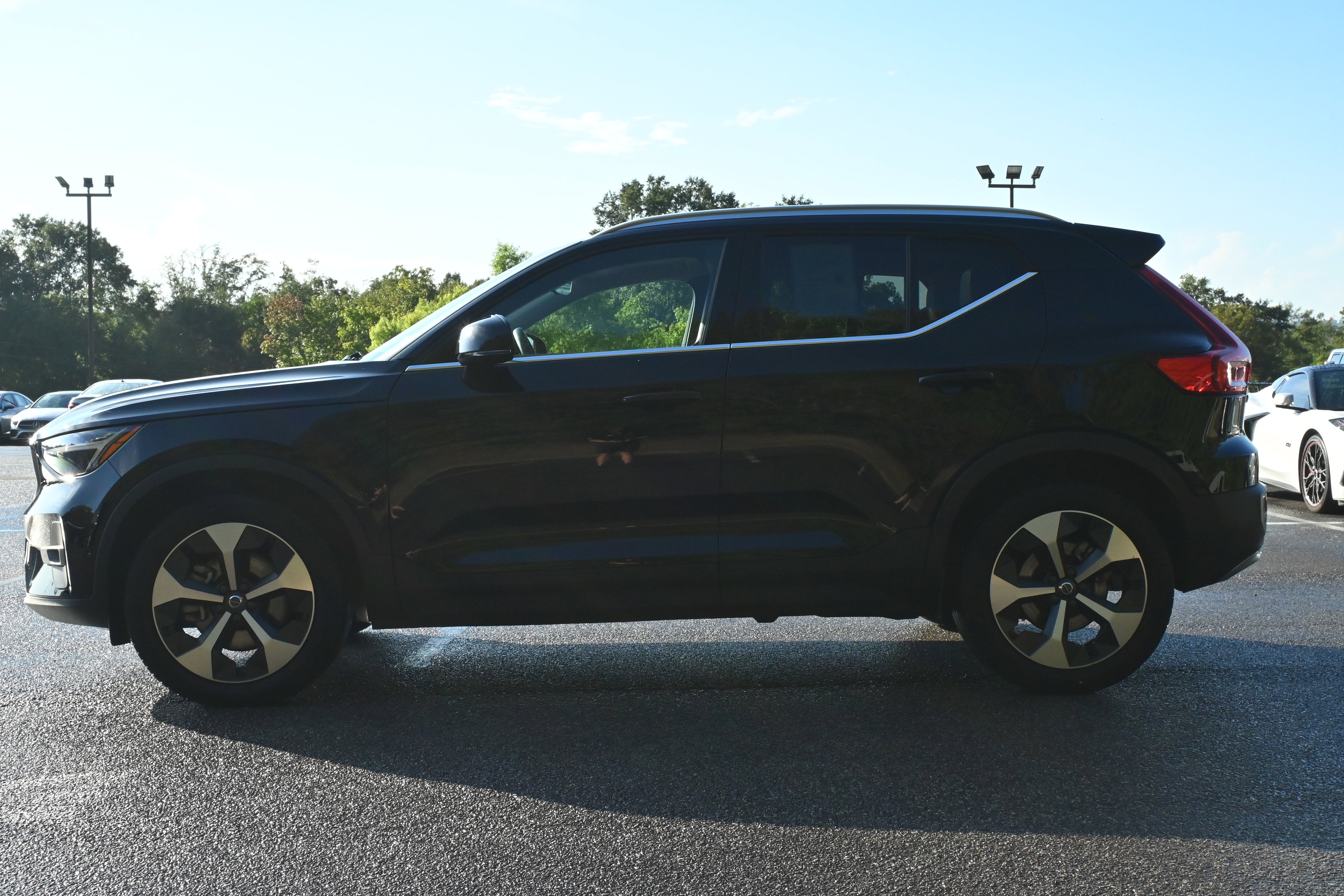 Used 2025 Volvo XC40 B5 Plus image 6