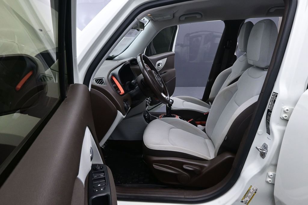 Used 2015 Jeep Renegade Latitude AWD/4WD image 10
