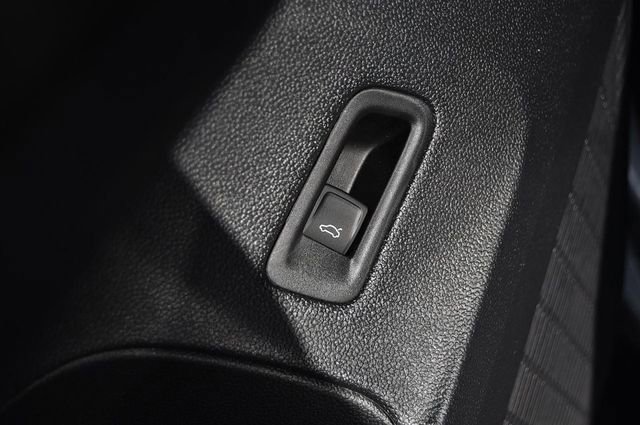 New 2026 Volkswagen Atlas Cross Sport SEL Premium R-Line image 9