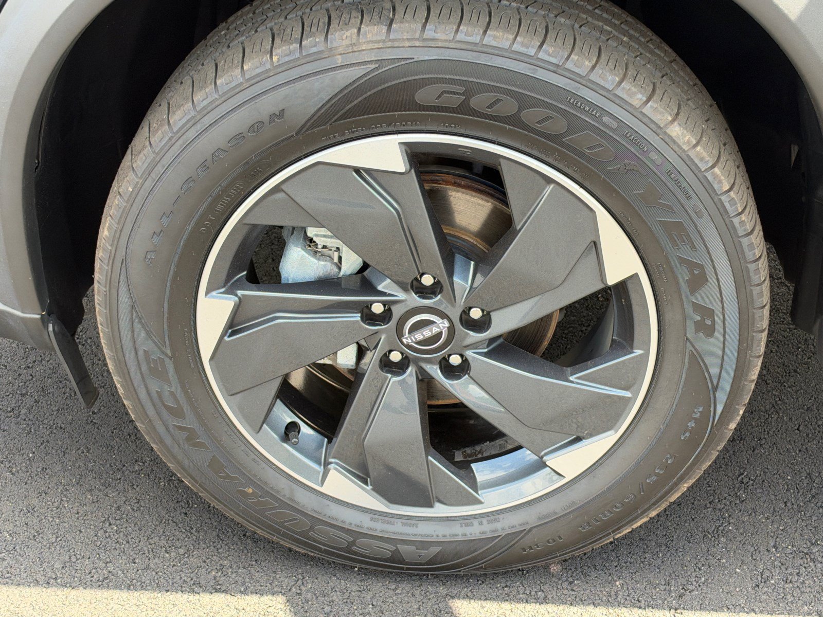 Used 2024 Nissan Rogue SV AWD/4WD image 11