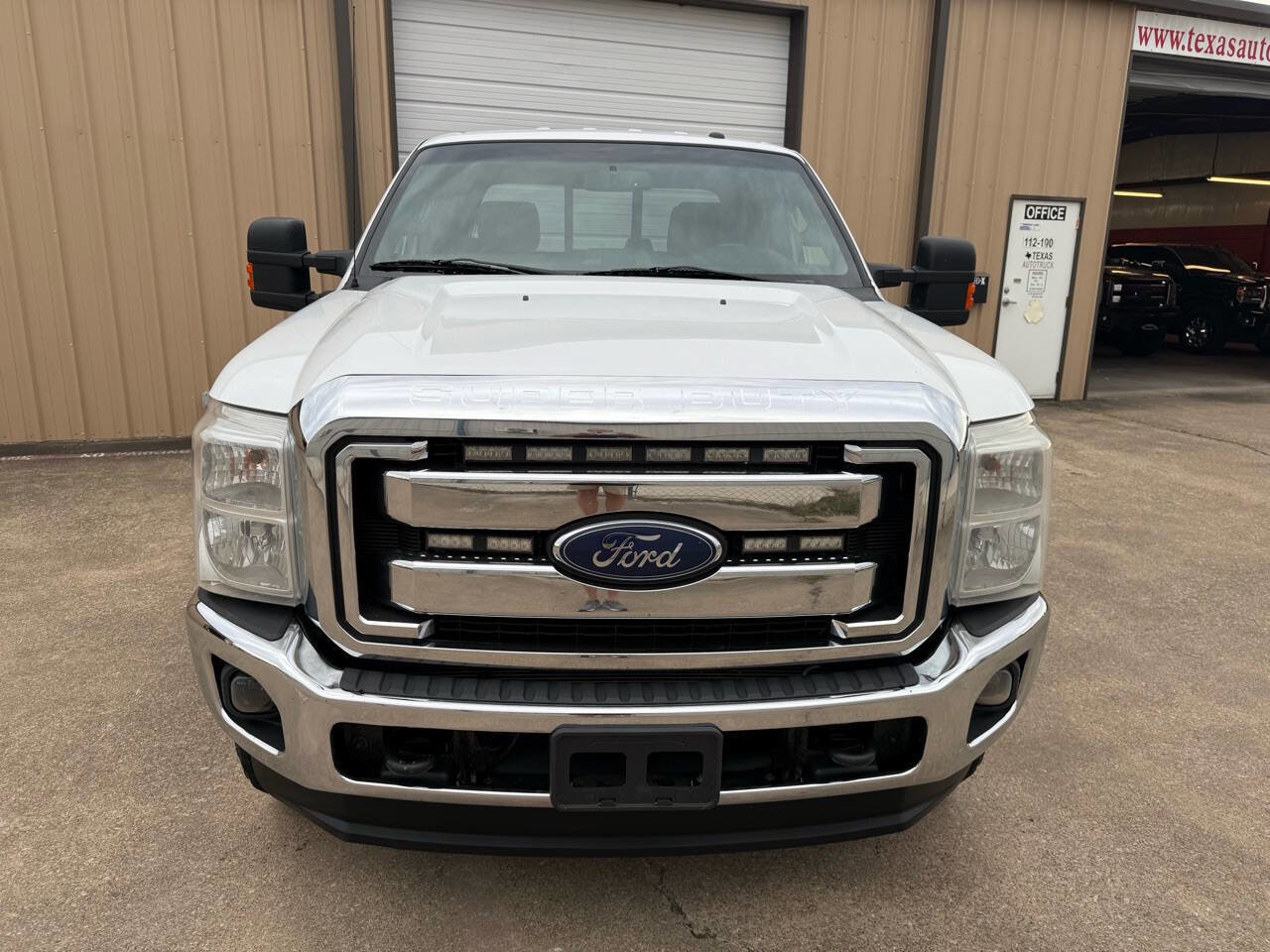 Used 2015 Ford F350 Lariat w/ Lariat Interior Package image 3