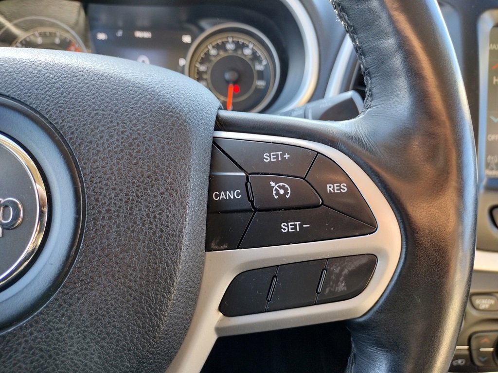 Used 2017 Jeep Cherokee Limited image 23