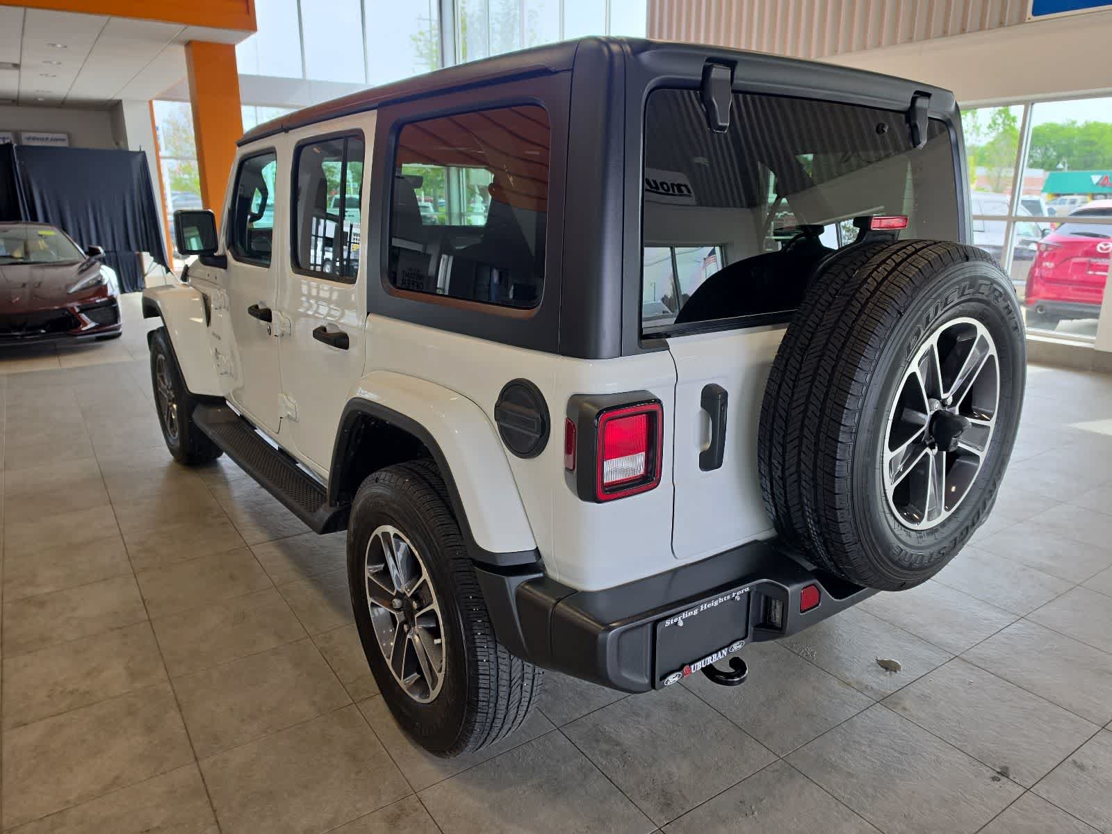 Used 2023 Jeep Wrangler Unlimited Sahara AWD/4WD image 11