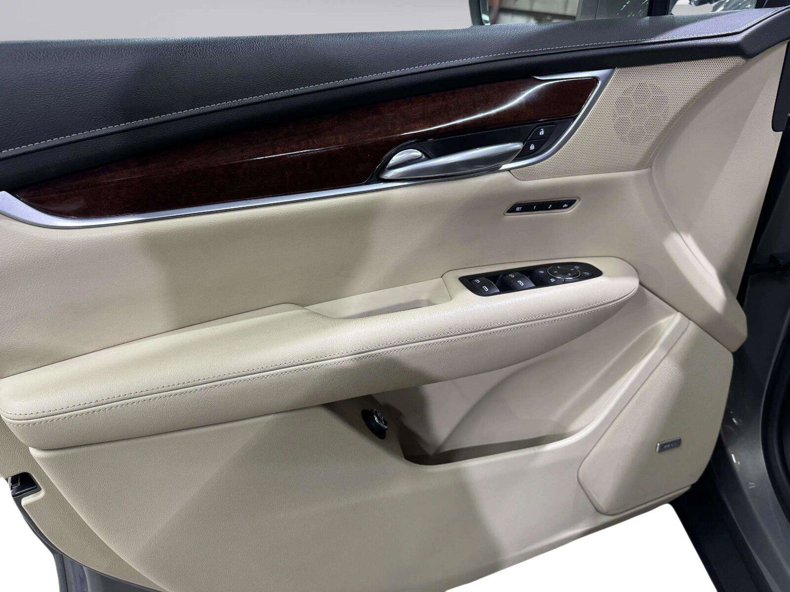 Used 2019 Cadillac XT5 Luxury AWD/4WD image 12
