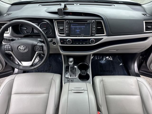 Used 2019 Toyota Highlander XLE FWD image 9
