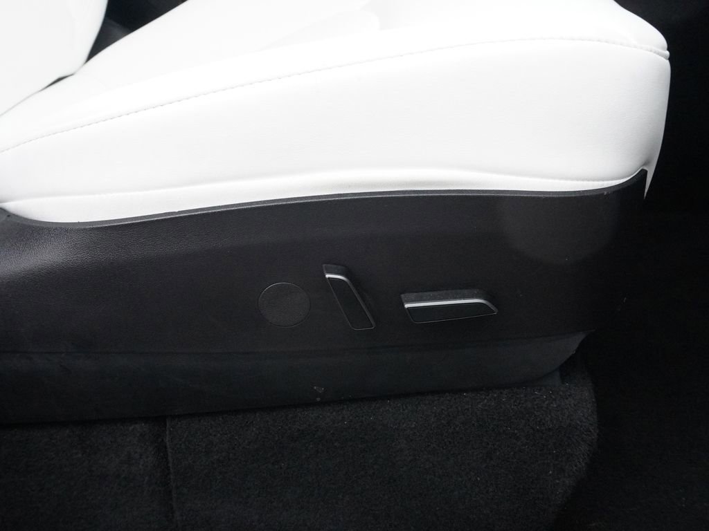 Used 2022 Tesla Model Y Performance image 30