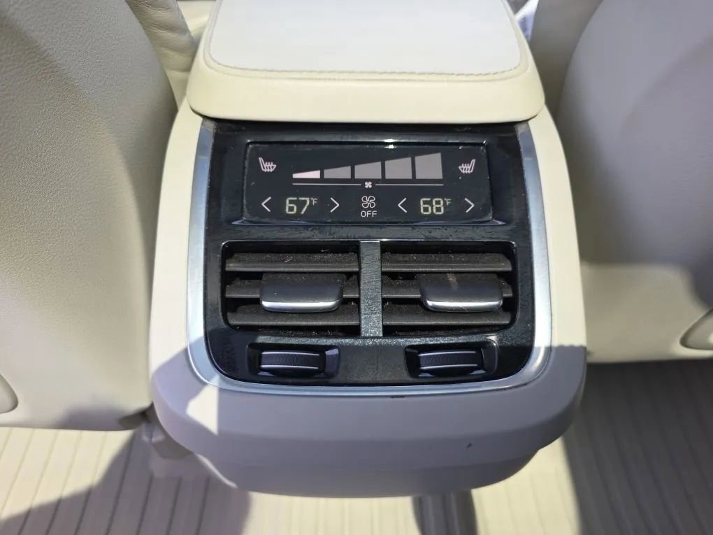 Used 2016 Volvo XC90 T6 Inscription w/ Vision Package image 44