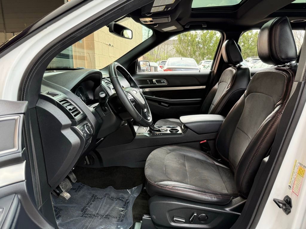 Used 2018 Ford Explorer XLT w/ Equipment Group 202A image 10