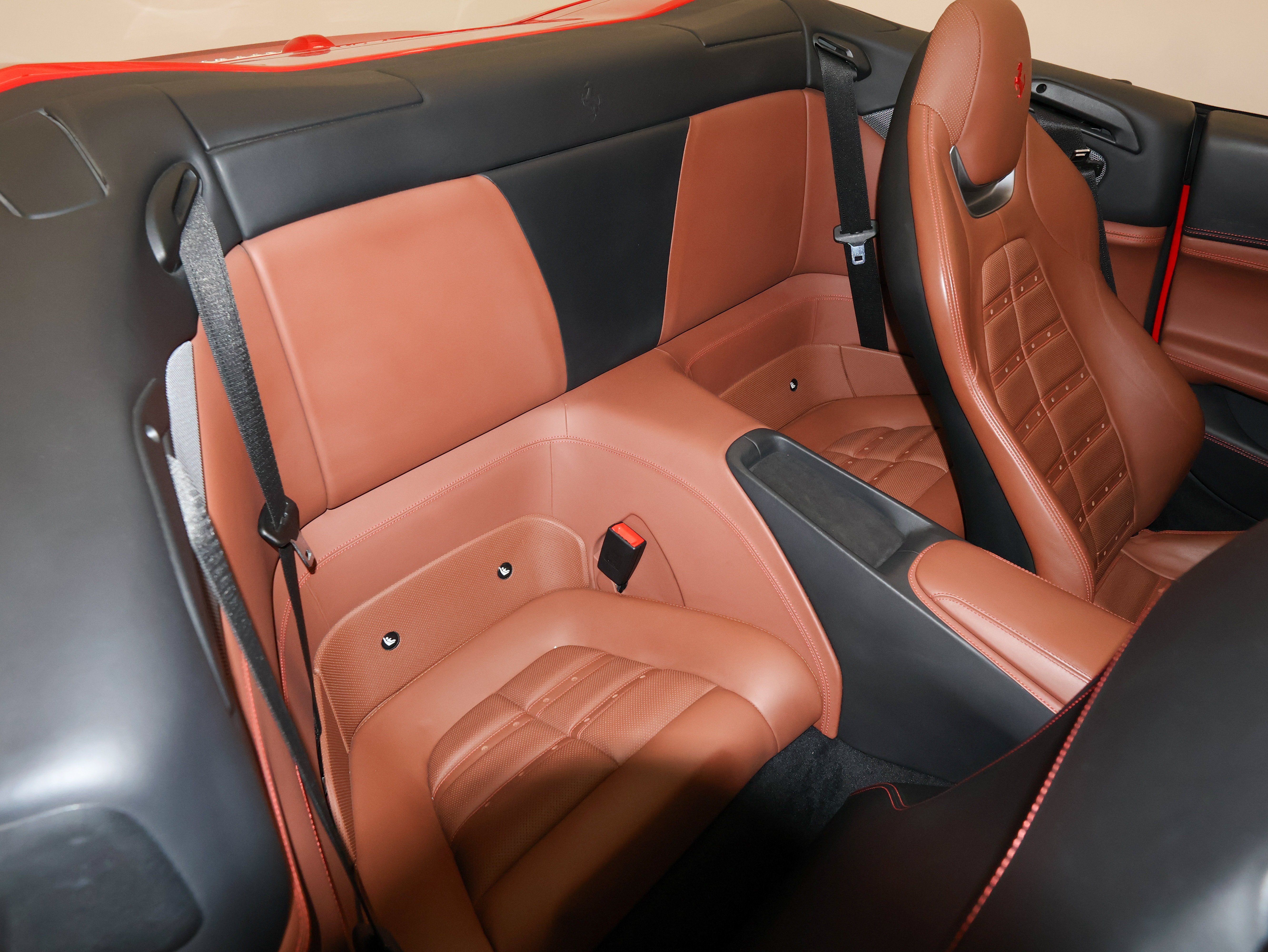 Used 2019 Ferrari Portofino RWD image 51