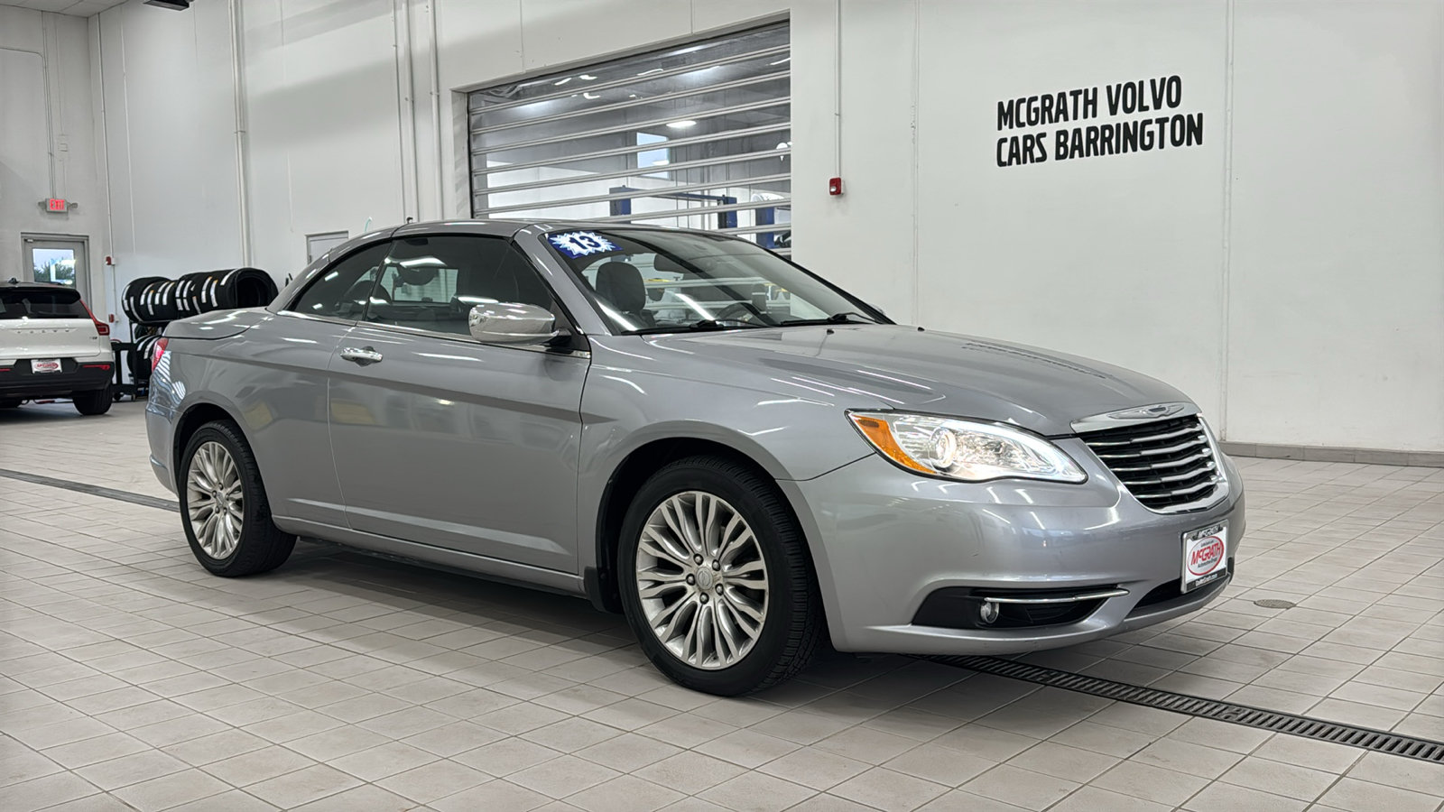 Used 2013 Chrysler 200 Limited FWD image 3