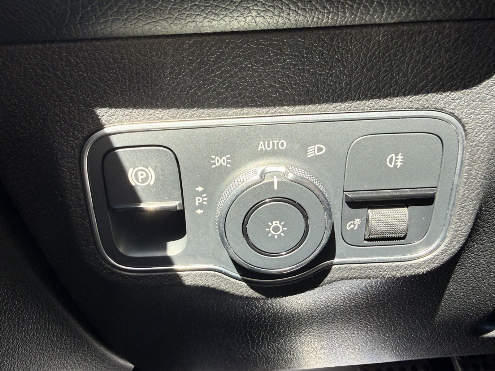Used 2022 Mercedes-Benz GLB 250 4MATIC image 16