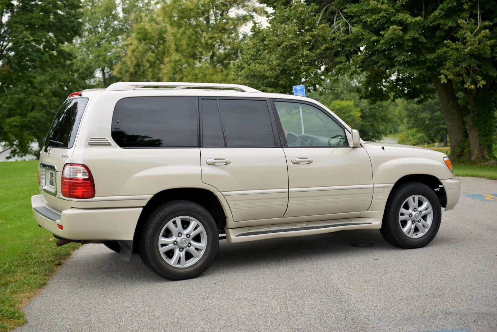 Used 2005 Lexus LX 470 4WD image 26