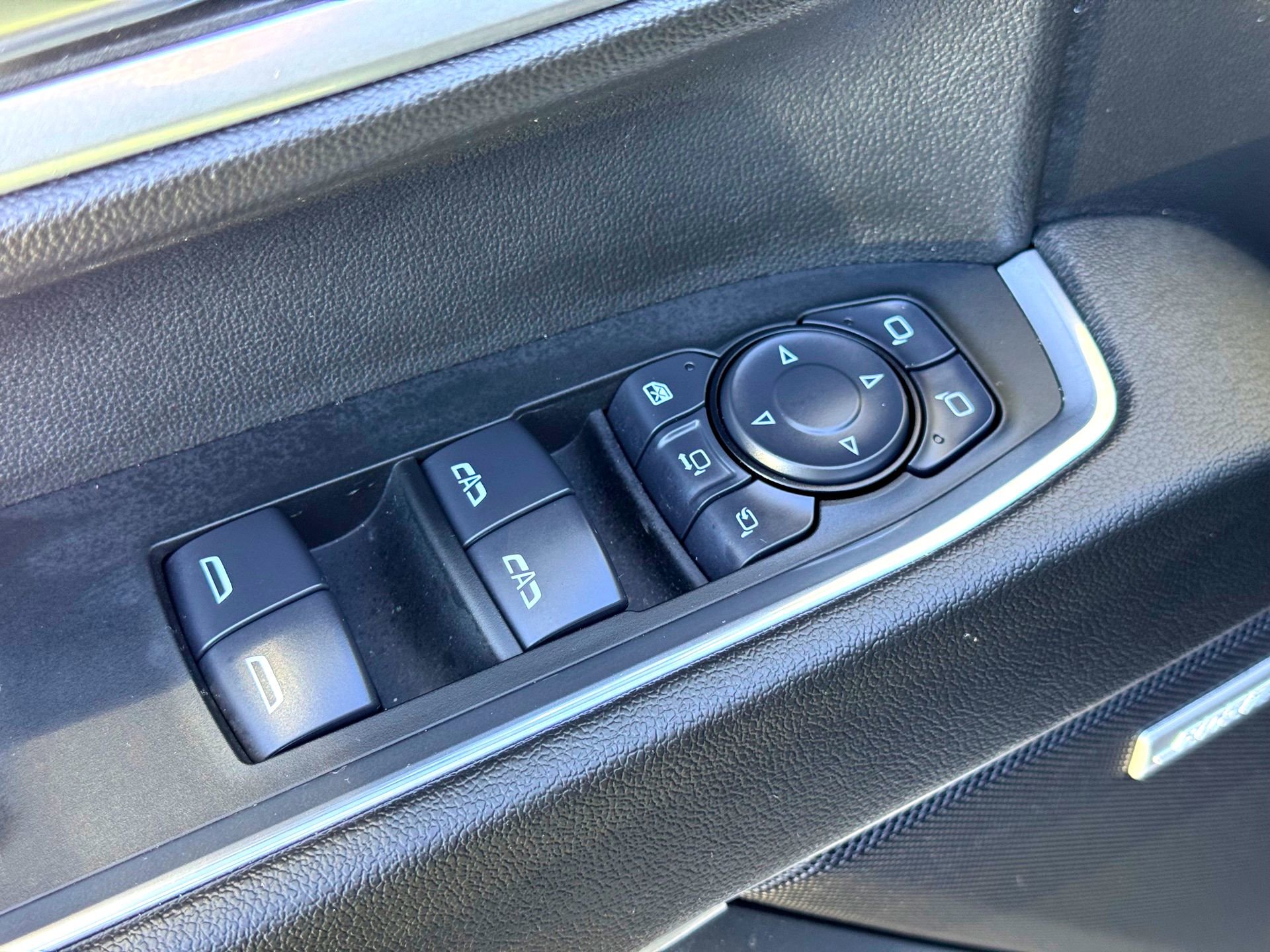 Used 2025 GMC Sierra 2500 SLT w/ SLT Convenience Package image 17