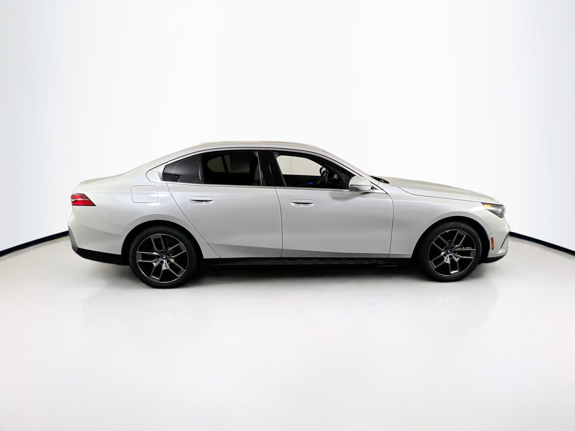 Used 2024 BMW i5 eDrive40i w/ Premium Package image 4