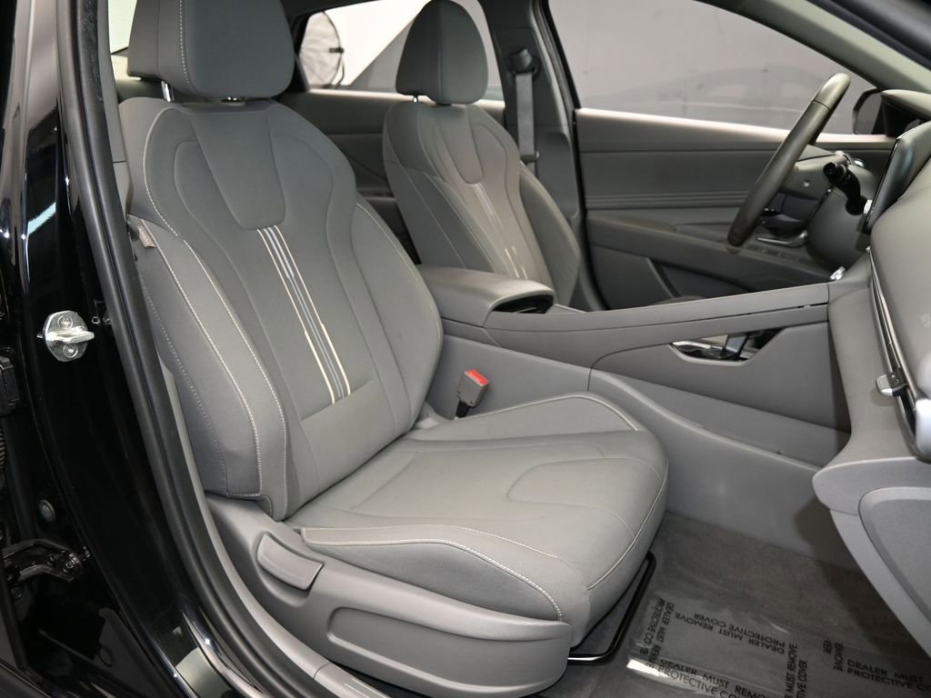 Used 2022 Hyundai Elantra SEL w/ Convenience + Premium Package image 40