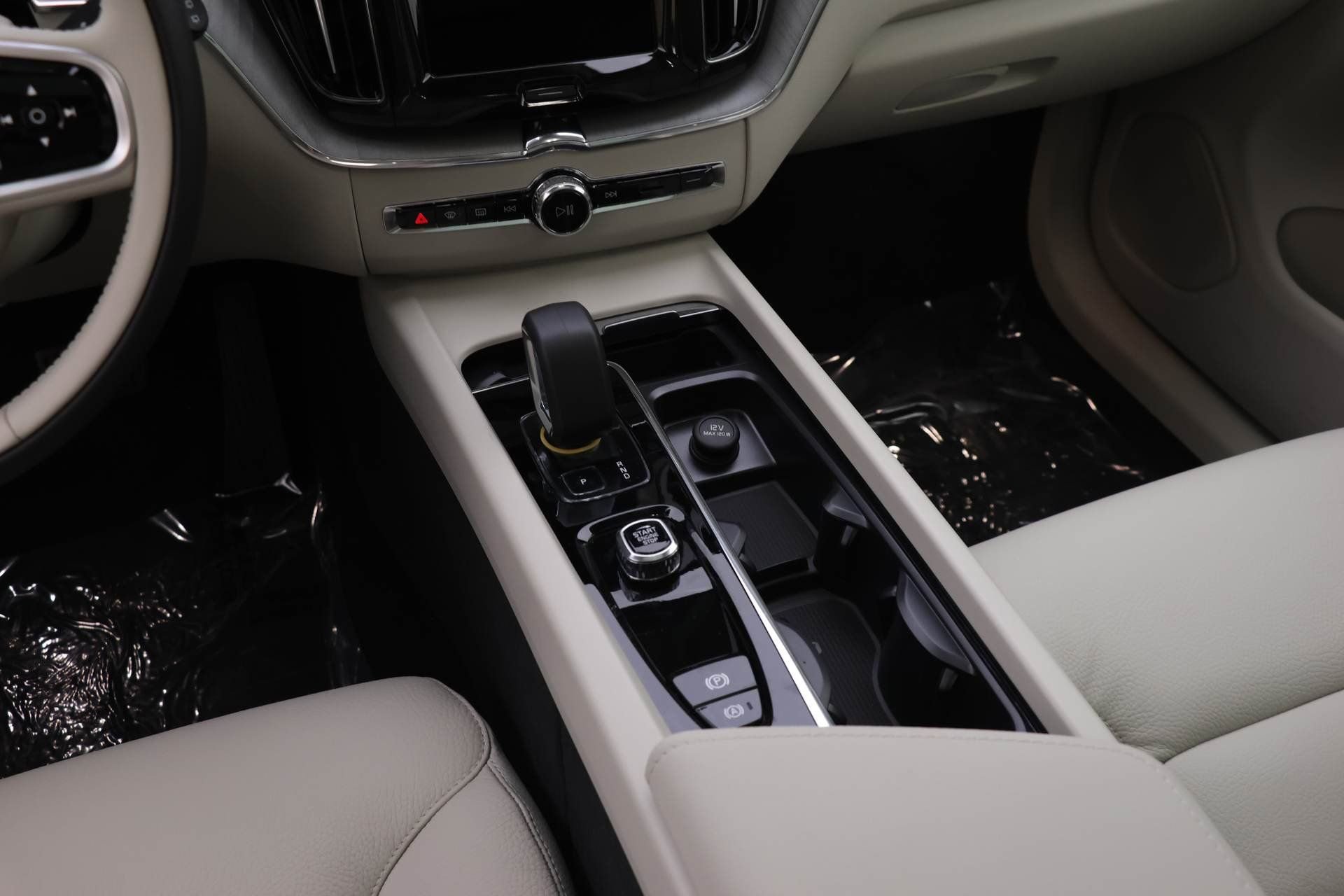 New 2025 Volvo XC60 T8 Plus w/ Protection Package Premier image 13