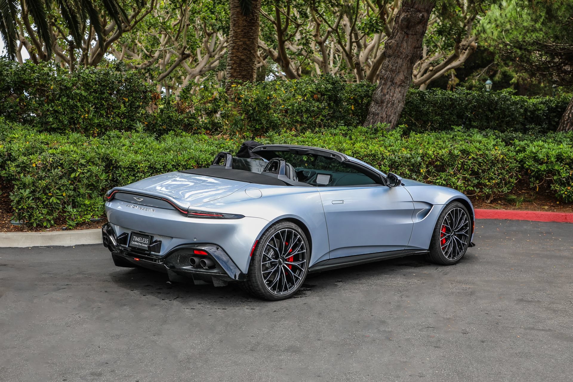 Used 2023 Aston Martin V8 Vantage Roadster RWD image 4