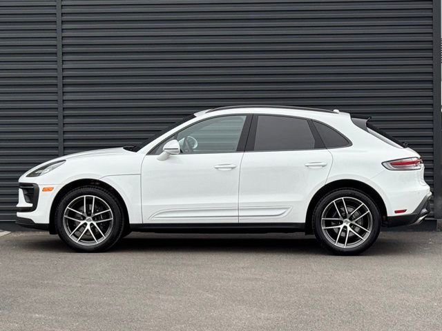 Certified 2025 Porsche Macan AWD/4WD image 2