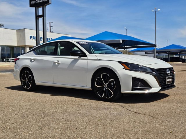 Used 2024 Nissan Altima 2.5 SR video 3