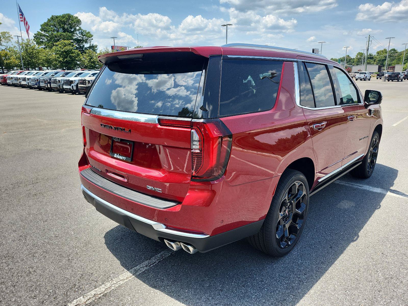 New 2026 GMC Yukon Denali w/ Denali Reserve Package AWD/4WD image 3