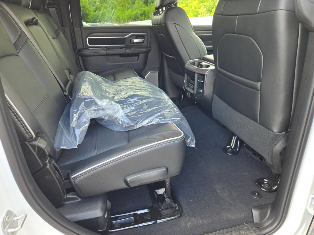 New 2026 RAM 2500 Laramie AWD/4WD image 14
