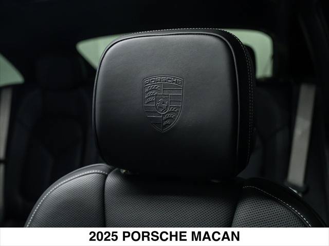 Used 2025 Porsche Macan Turbo AWD/4WD image 18