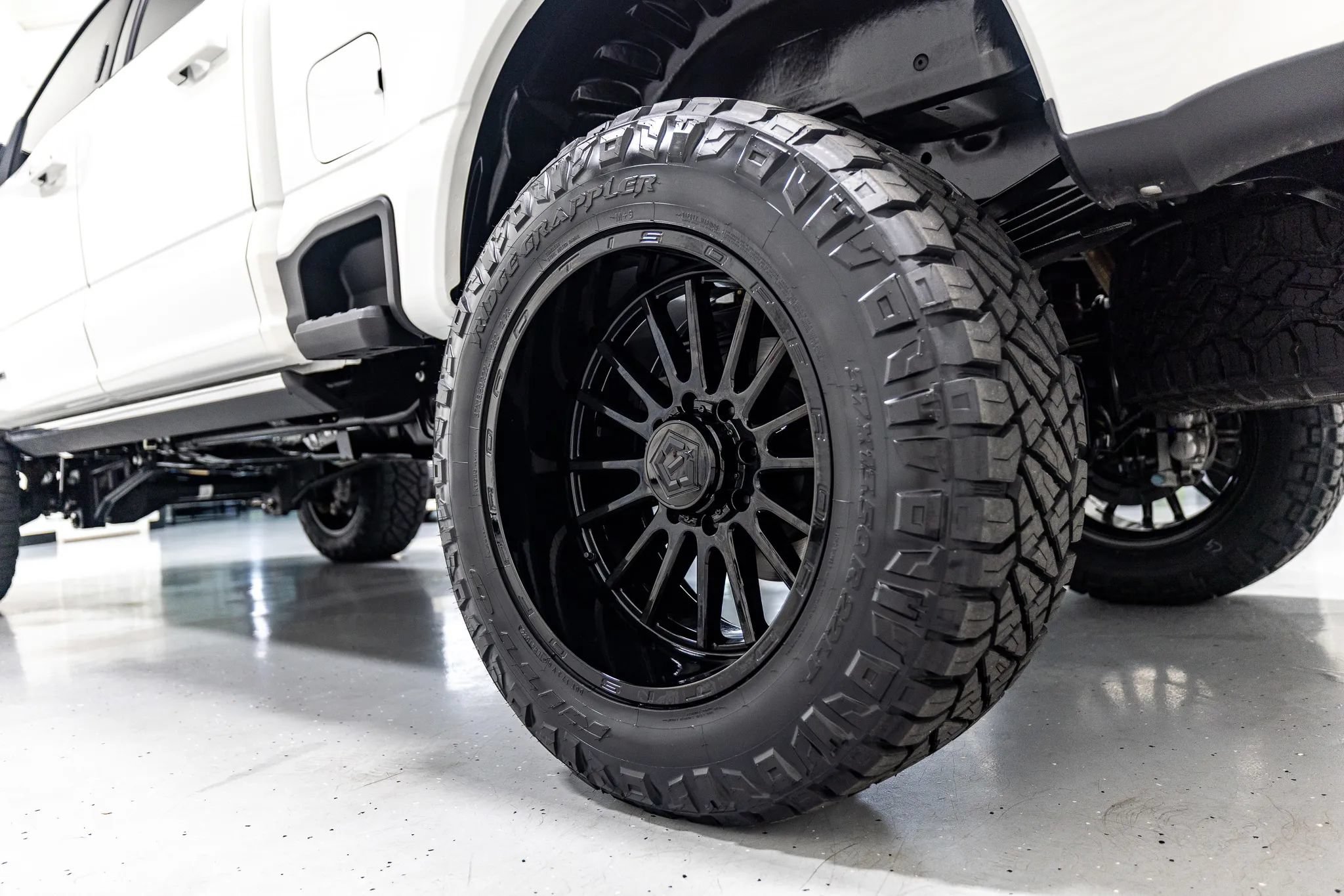 Used 2026 Ford F250 Platinum w/ Tremor Off-Road Package AWD/4WD image 16