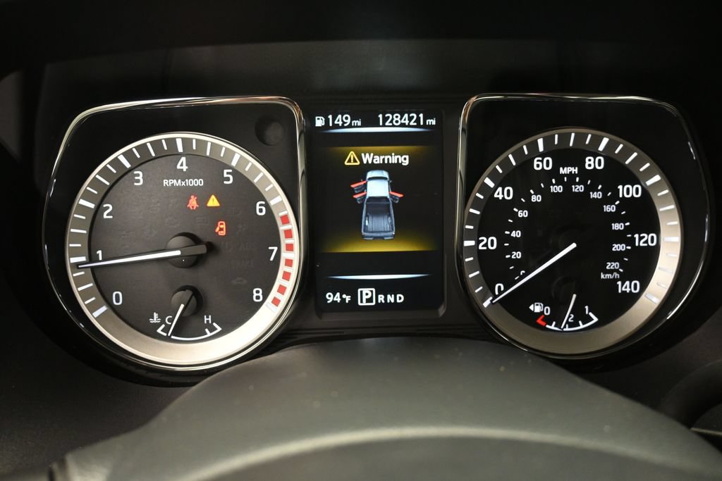 Used 2017 Nissan Titan SV RWD image 2