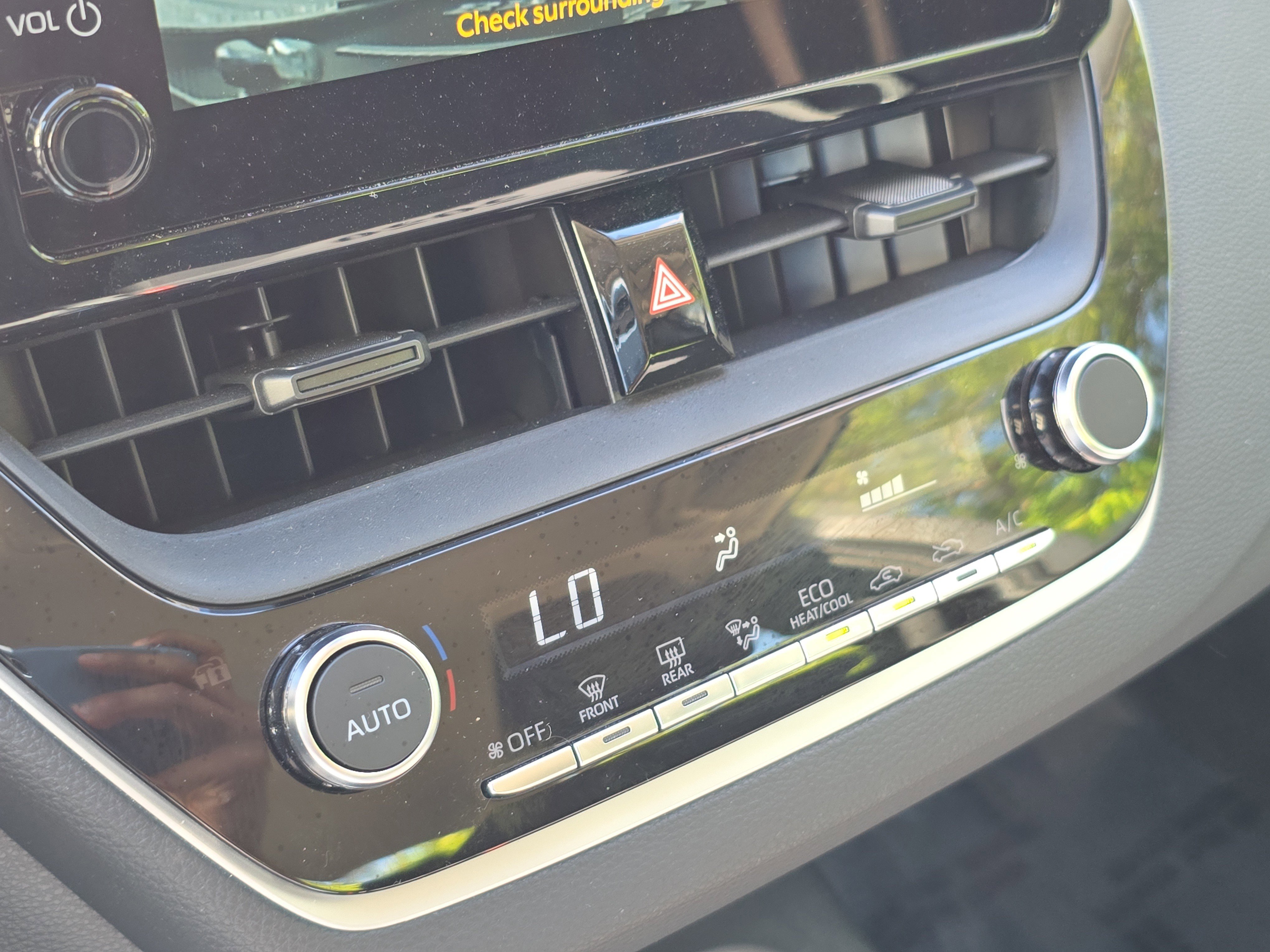 Used 2024 Toyota Corolla LE image 27