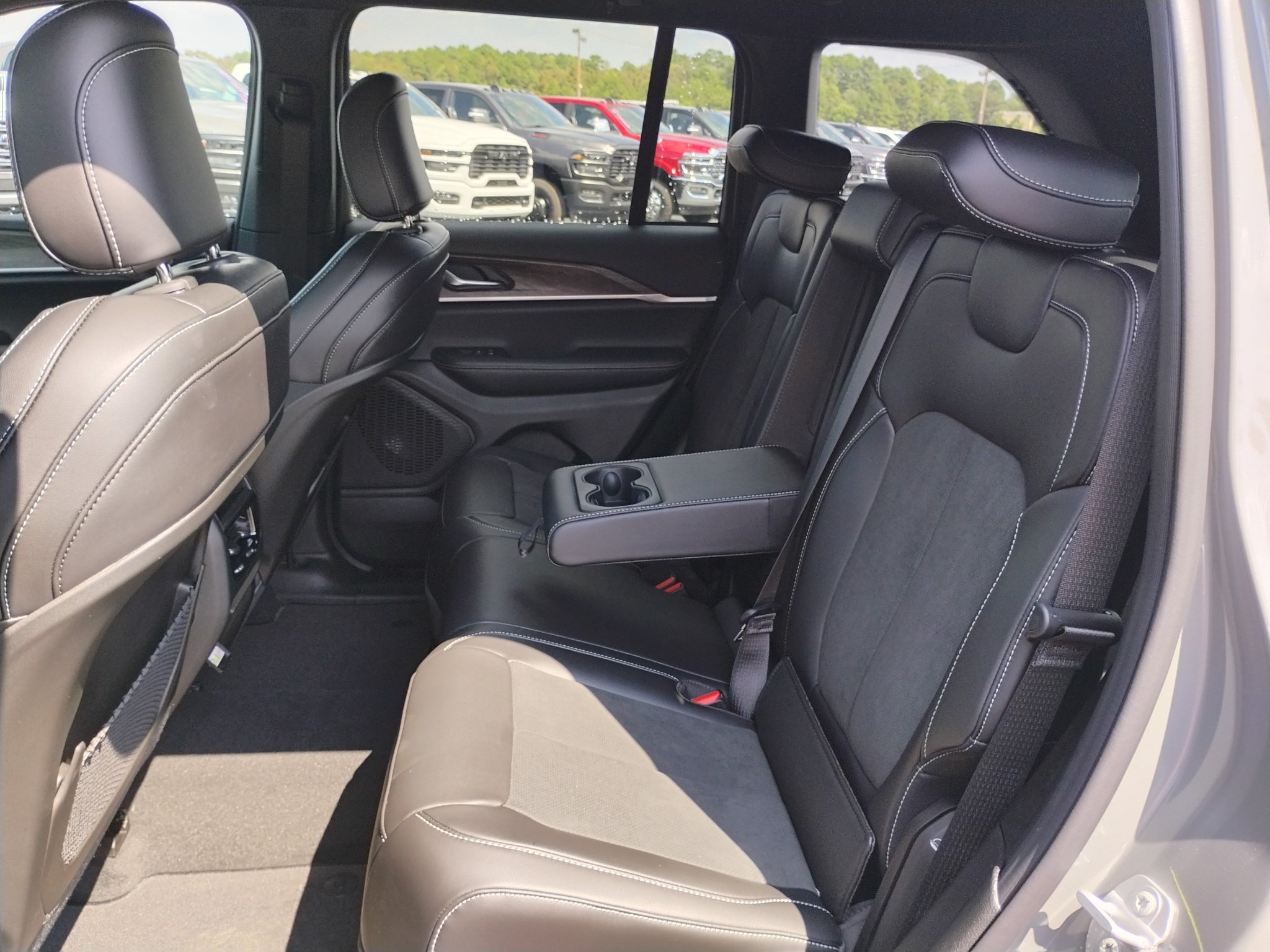 New 2027 Jeep Grand Cherokee Altitude AWD/4WD image 16