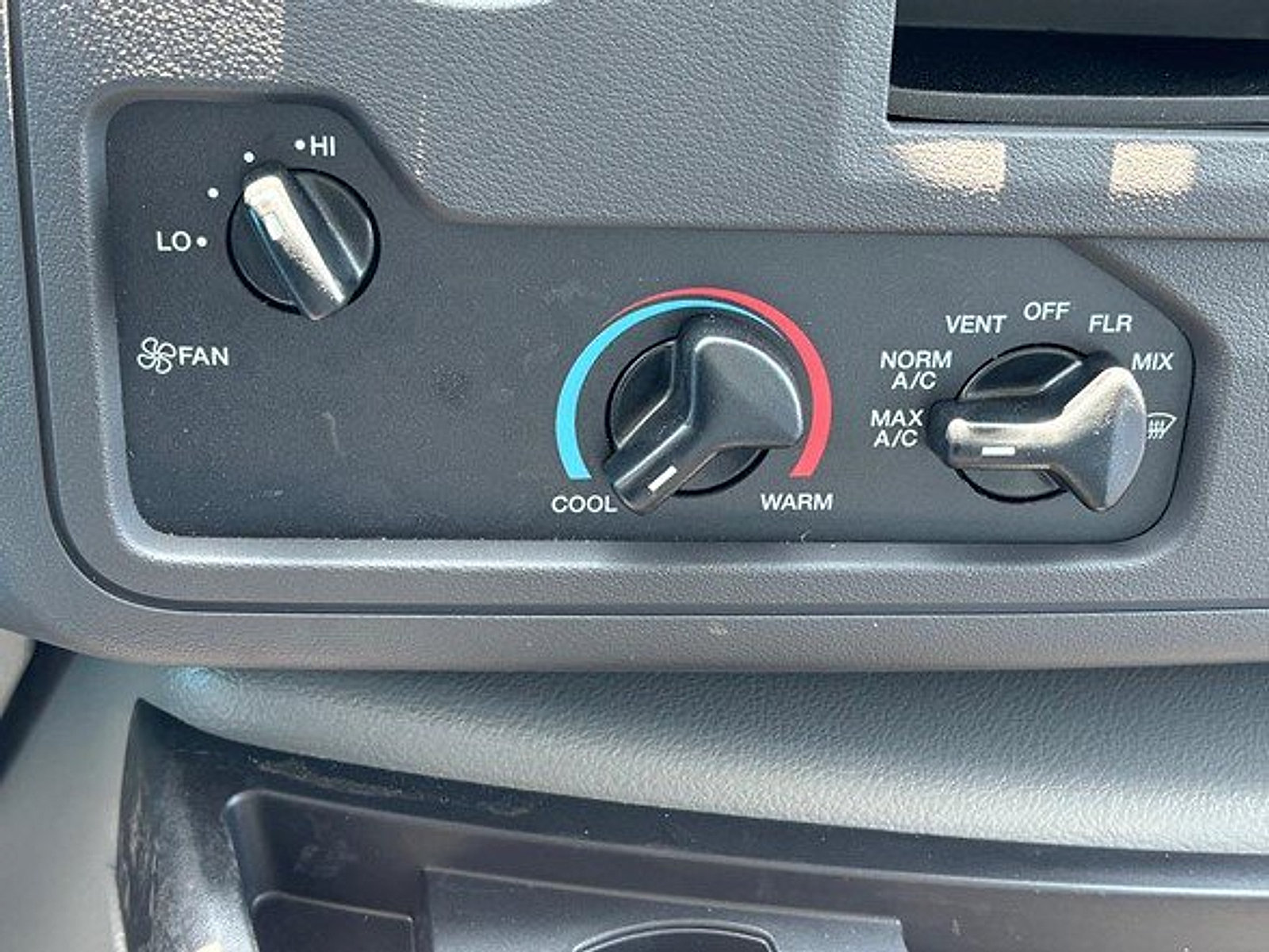 New 2024 Ford E-350 and Econoline 350 Super Duty w/ Power Windows & Locks Group RWD image 19