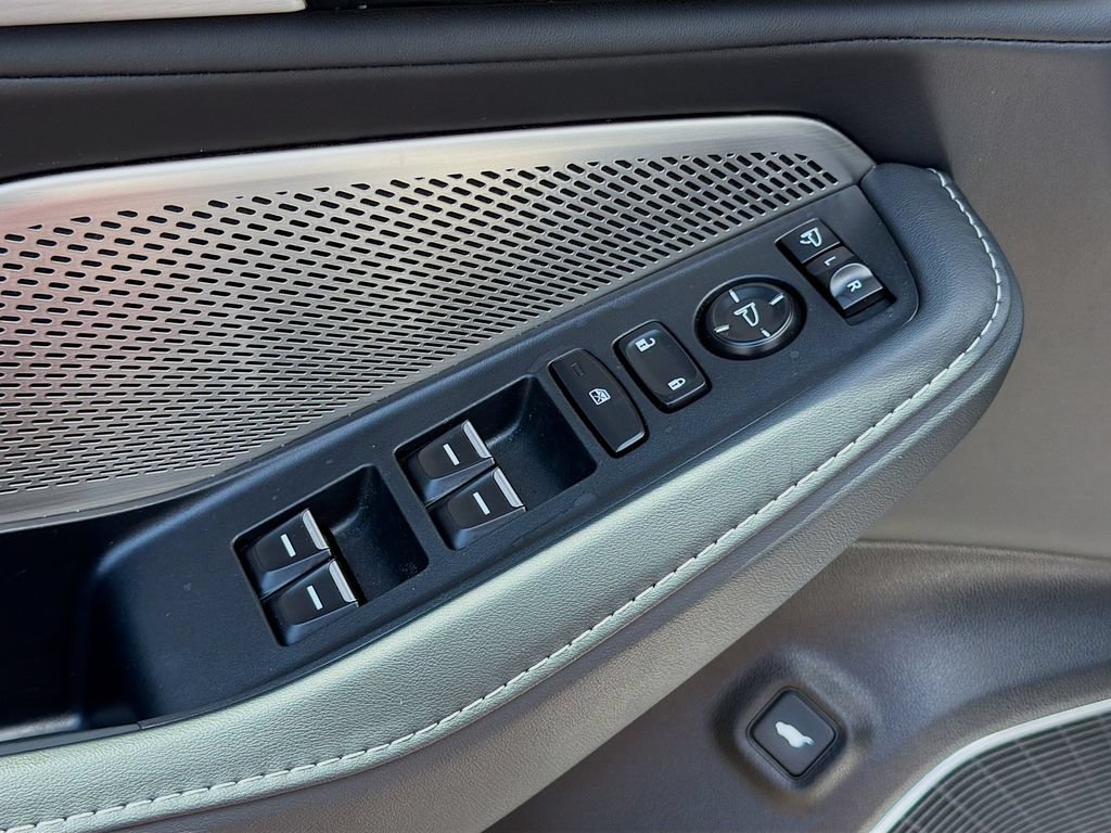 Used 2023 Acura MDX SH-AWD w/ Technology Package image 24