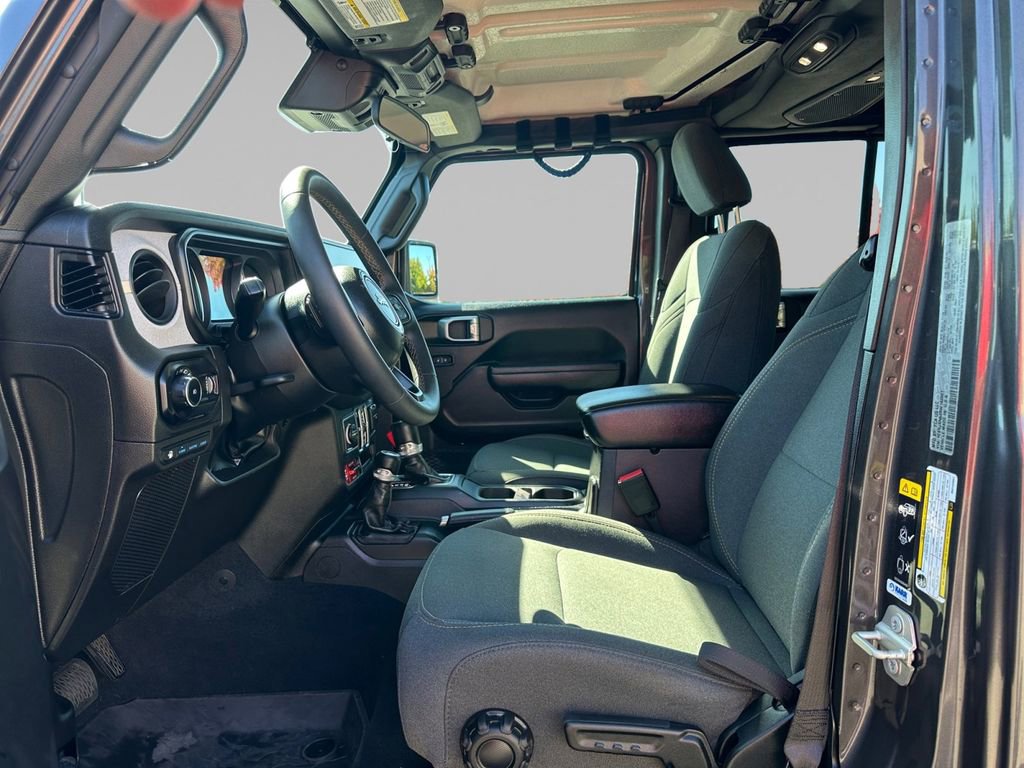 Used 2024 Jeep Wrangler Unlimited image 11