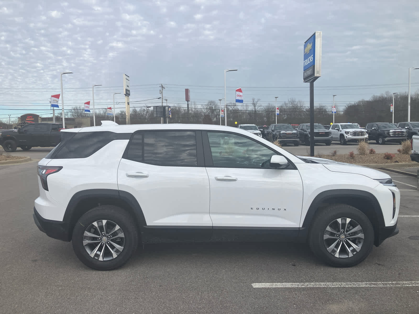 New 2026 Chevrolet Equinox LT w/ Convenience Package II image 11