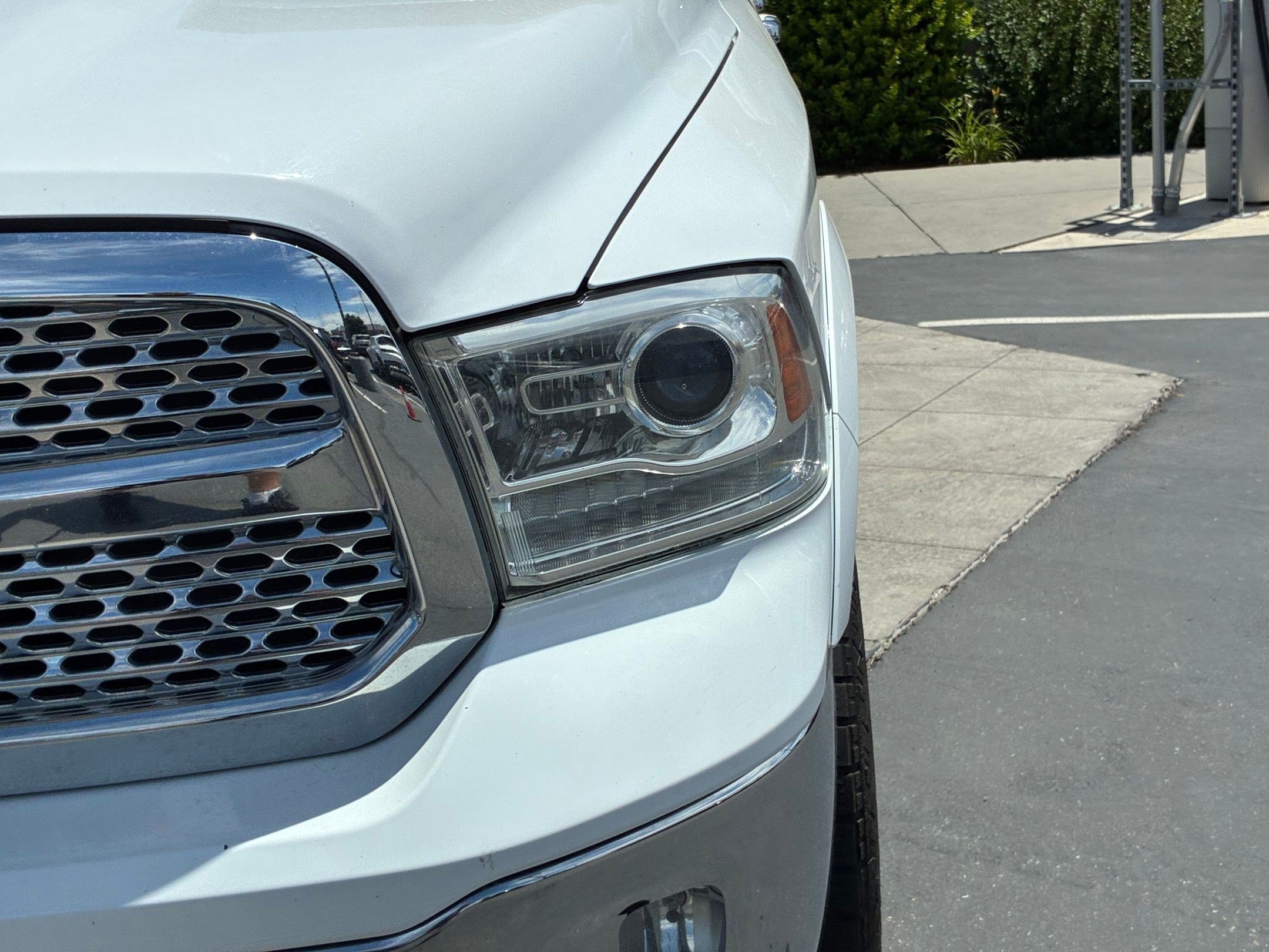 Used 2018 RAM 1500 Laramie AWD/4WD image 12
