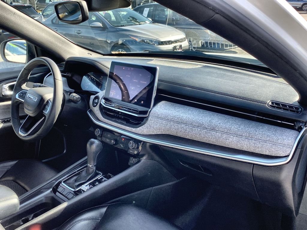 Used 2023 Jeep Compass Latitude image 27